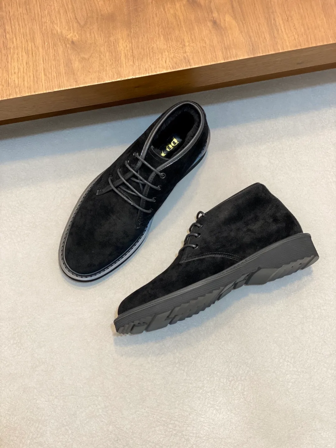 Men's shoes 💰840 Prada/Prada lace-up high-top wool sneakers, top-notch goods, show version, leading counter trial style, Nappa cowhide material, light and breathable, soft and comfortable, unique sports style, genuine leather tongue, full of brand style, lightweight embossed rubber sole, light and about 4CM higher, genuine leather feet, full wool on the inside, great foot feel, with original packaging Size: 39-40-41-42-43-44 (38, 45, 46 customized) leather shoe size